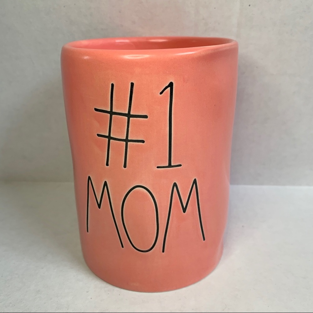 NWT Rae Dunn #1 Mom Candle